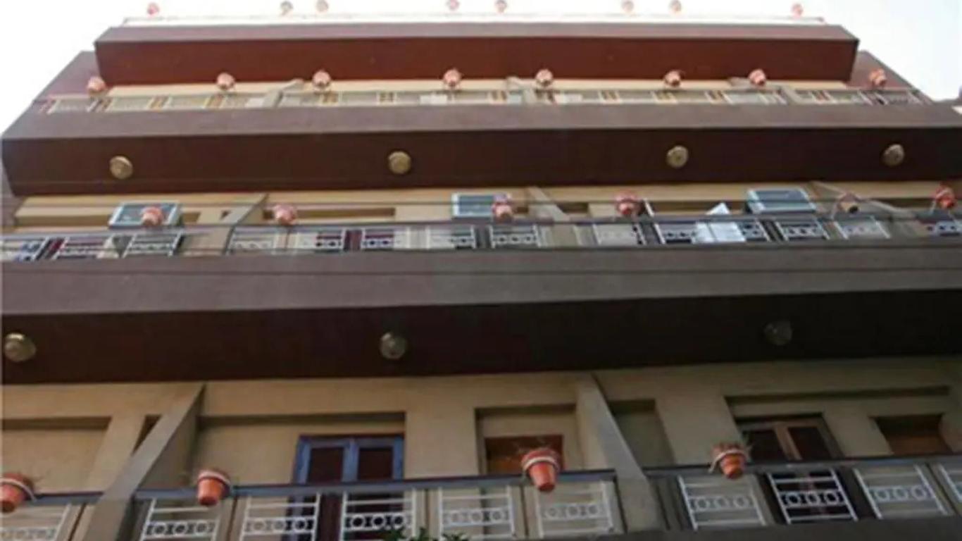 Fontana Luxor Hostel
