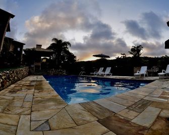 Pousada Albacora - בומבינהאס - בריכה