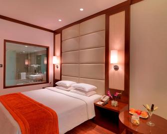 Royal Orchid Resort & Convention Centre - Bengaluru - Bedroom