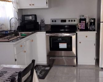Apartment with Balcony.#1 - Petit Saint Vincent - Cocina