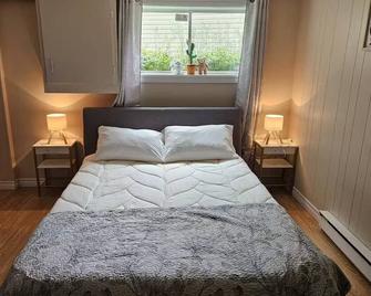 Bright and Cozy Studio - Riverview - Bedroom