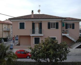 Bed and Breakfast Verde Azzurro - Civitanova Marche - Gebäude