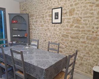 La Cadournaise - Saint-Seurin-de-Cadourne - Dining room