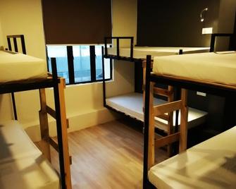 Revopackers Beds and Bunks - קואלה לומפור - חדר שינה