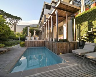 Kensington Place - קייפ טאון - בריכה