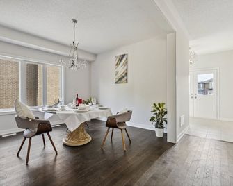 Amazing stay near Hamilton-Brantford- Beach Port Dover - Simcoe - Dining room