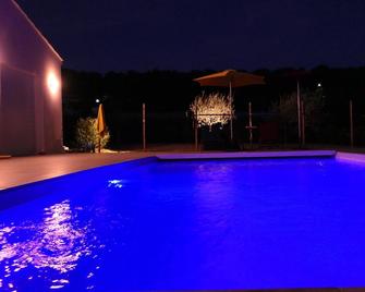 Comfortable single storey villa, 6 people, with heated swimming pool - Saint-Jean-de-Maruéjols-et-Avéjan - Piscina