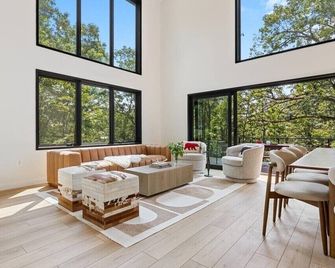 Pet-friendly New Build Luxe Cabin in Basye - Basye - Lounge