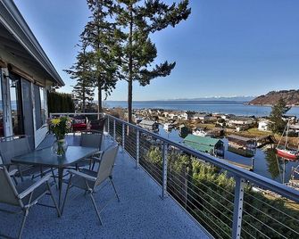 South Whidbey canal front, Indoor sauna, jacuzzi; community beach, kayaks! - Clinton - Balcón