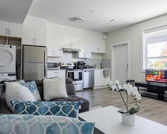 Modern Gateway Family-sized Suite in Thornhill-Maple Ridge - BC - Maple Ridge - Kitchen