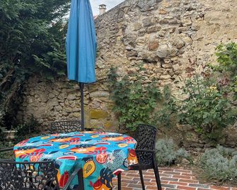 Charming home in Champagne Vineyards Near sezanne - Sézanne - Patio