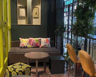 Chomm House - Bangkok - Living room