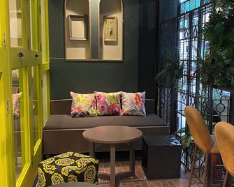 Chomm House - Bangkok - Stue