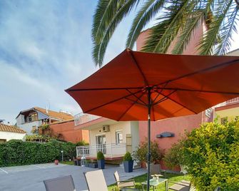 Finikes Studios - Thasos Town - Hol