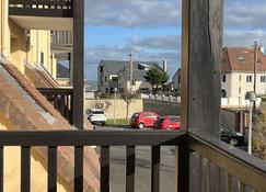 Pretty Norman nest 2 steps from the sea - Ouistreham - Balcony