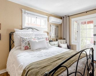 Casita Charm, Cozy Character - Long Beach - Bedroom