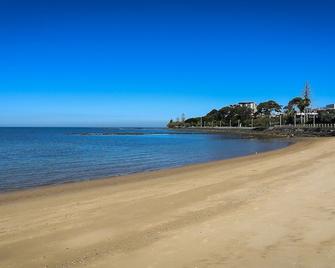 Proximity Waterfront Apartments - Redcliffe - Beach