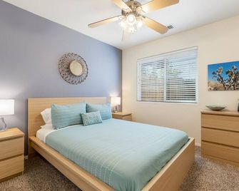 Family Friendly Colorful Cactus W/Hot Tub, Bbq, Fire Pit - Joshua Tree - Bedroom