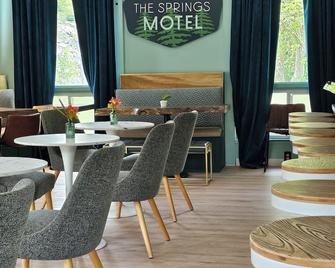 The Springs Motel - New Ashford - Restaurant