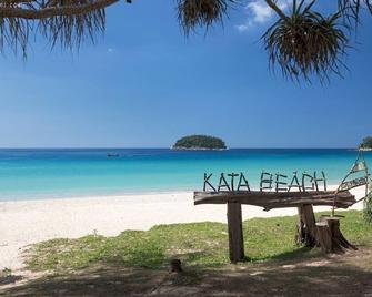 The Little Mermaid Guesthouse & Restaurant - Karon - Beach
