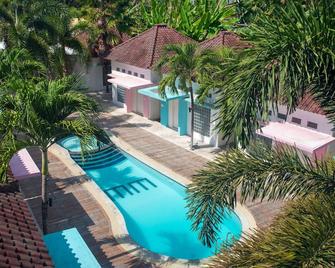 Mad Monkey Kuta Lombok - Kuta - Pool