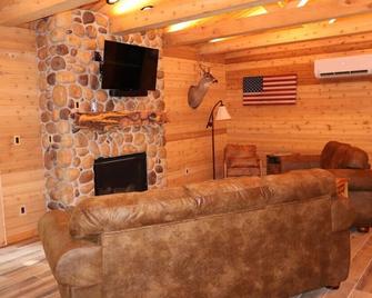4 Bedroom Cabin Retreat - Imperial - Living room