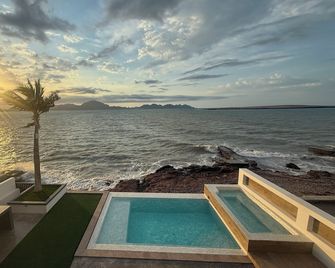 Dreamhouse 5 Bedroom With Pool Located Right On The Water - San Carlos - Pool
