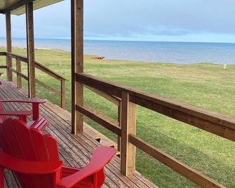 Beach front cottage minutes from the Northern Tip of the Island! (Pet Friendly) - Tignish - Balcony