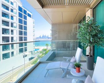 Luxury Beachfront 1BR on Palm Jumeirah & Balcony - Dubaï - Balcon