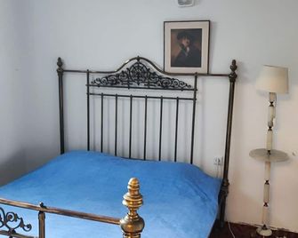 Authentic Historical Greek House - Izmir - Schlafzimmer