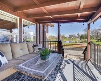 Covered Patio Lincoln Vacation Rental! - Lincoln - Balcony