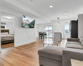 Stunning Private Suite | Full Kitchen | Free Wifi - Grande Prairie