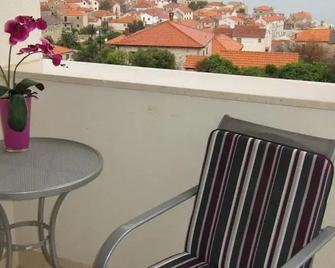 Apartments Klementina - Bol - Varanda