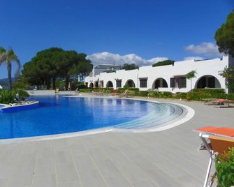 Estella Club - Montepaone - Bazén