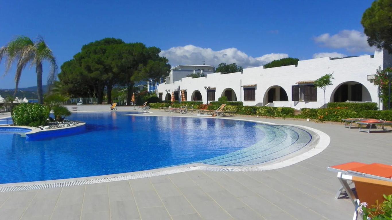 Estella Club