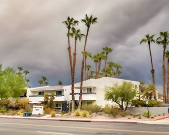 Sunny Palm Springs 1 Bedroom Oasis by MariamsBnb - Palm Springs - Building