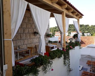 B&B Buzolic - Hvar - מרפסת