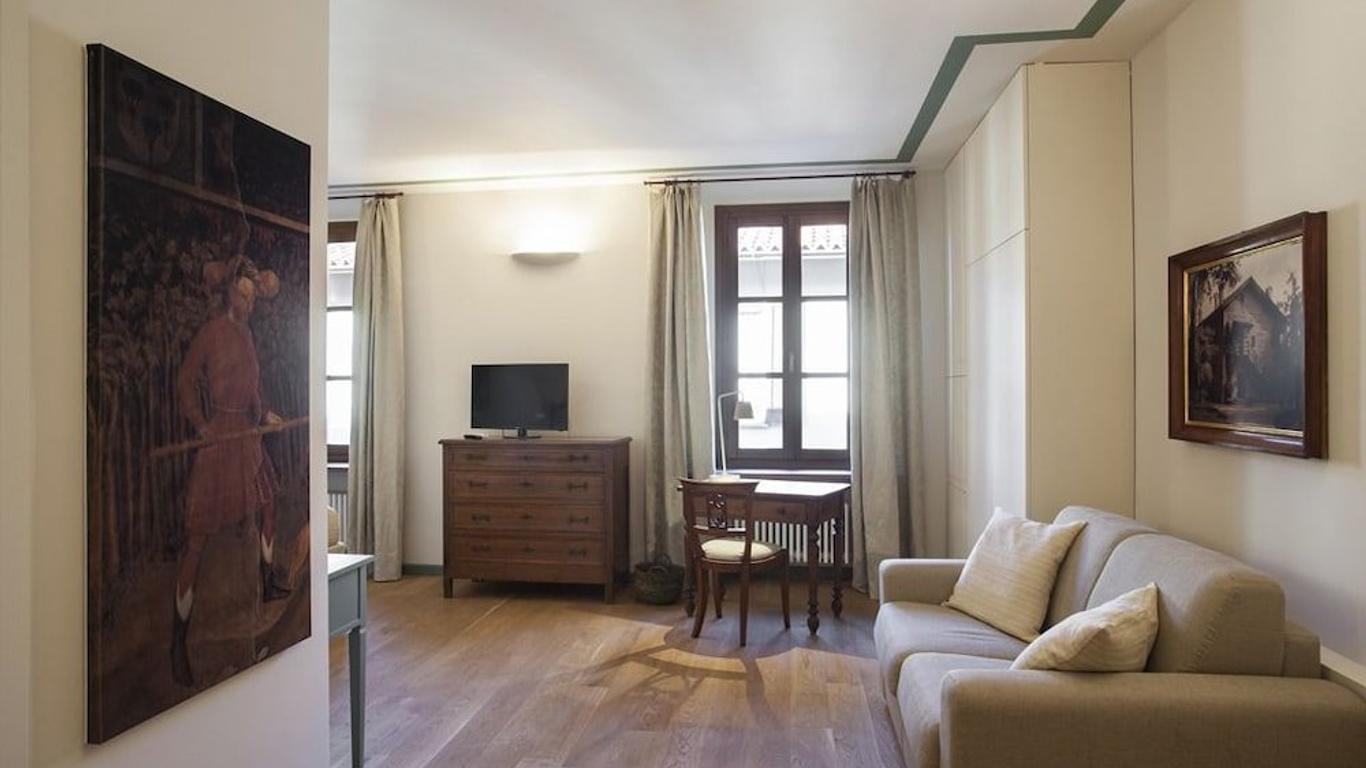 Borromeo Rooms Bed & Living