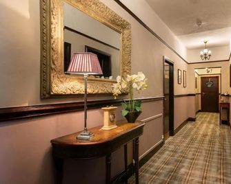 The Swan Hotel - Clitheroe - Hallway