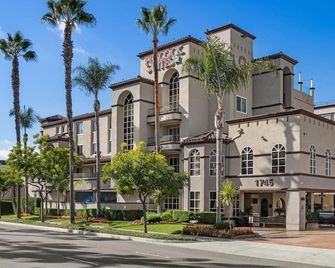 Anaheim | Couples Magic Getaway | Pool + Hot Tub - Anaheim - Edificio
