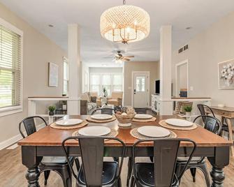 Chesterton Charmer: Lower Unit - Chesterton - Dining room