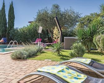 Gorgeous Home In Strada Contesa - Bužinija - Piscina