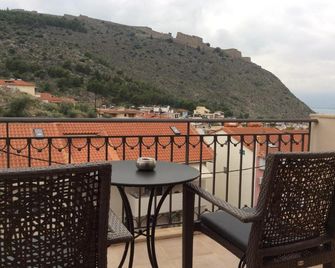 Aerinon Guesthouse - Náfplio - Parveke