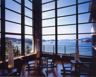 Toba Seaside Hotel - Toba - Balkon