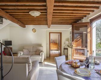 Stunning private villa with private pool, A/C, hot tub, WIFI, TV, patio, pets allowed and parking - Pieve a Nievole - Ресторан