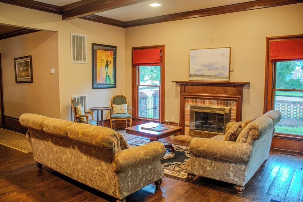 The Ilex Room - Private studio w/ Ensuite Bath in Historic Downtown Home - Clinton - Soggiorno