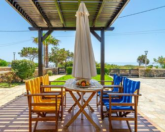 Smaragdi Beachfront Villa - Kiotari - Patio
