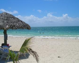Luxury 2/2 Sleeps 6. Grand Bahama Condo W/ Pool, Boat Dock Plus Close To Beach! - Freeport - Strand