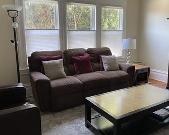 Walkable Alameda 2br - Beach, Dining & Ferry Nearby - Alameda - Living room