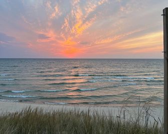 Lake Michigan Beach House, Sunset Beach - Pentwater - Beach